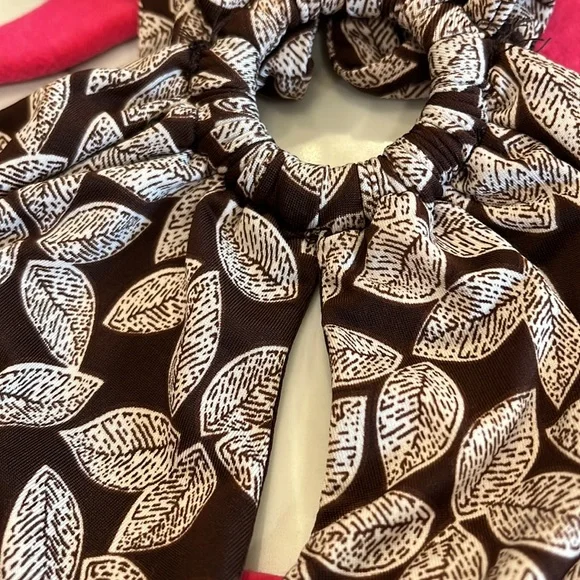 NWT Oscar de la Renta top. Size L Brown and Cream lead design ties around neck - Picture 15 of 15